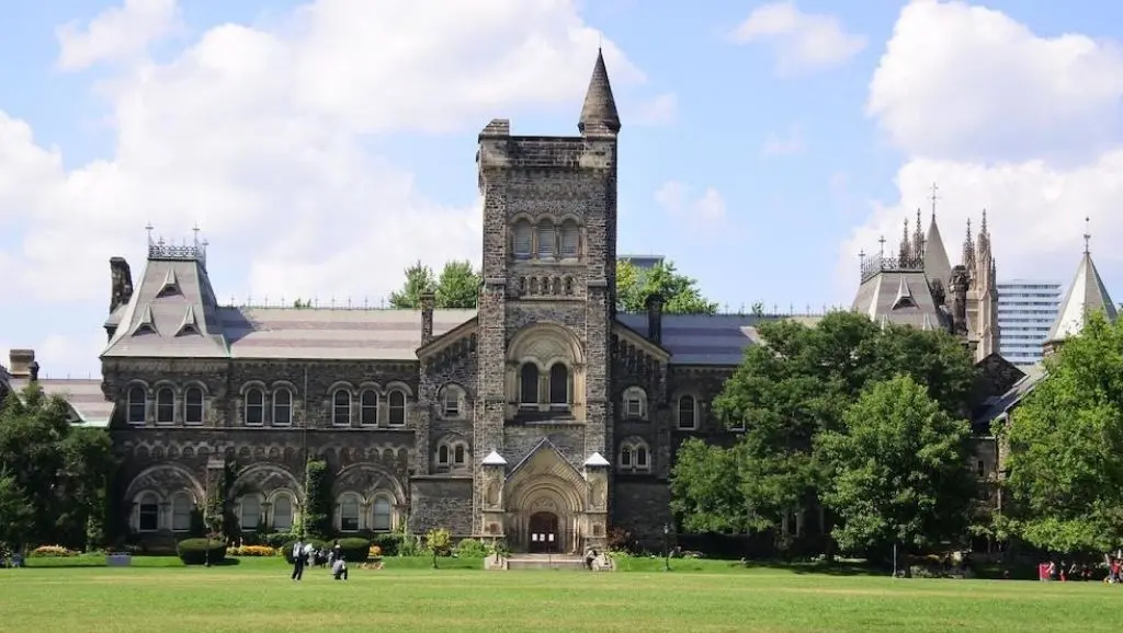 University of Toronto Scholarships in Canada 2022